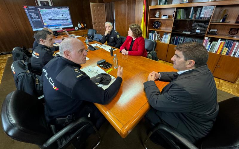 Pedro Blanco supervisa con el jefe superior de Policía de Galicia la realización del ejercicio de seguridad marítima MARSEC de la Armada