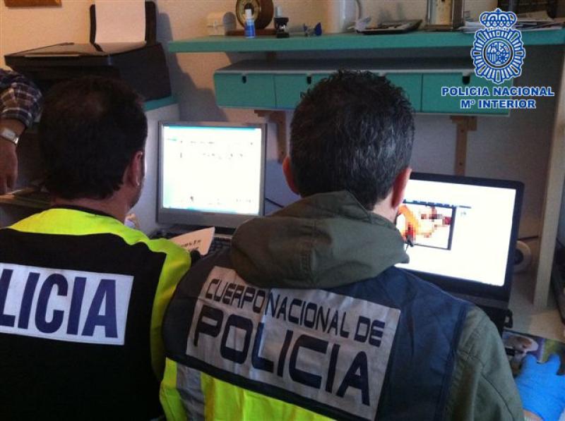 La Policía Nacional detiene a un joven por enseñar por internet cómo cometer robos violentos utilizando la técnica del 