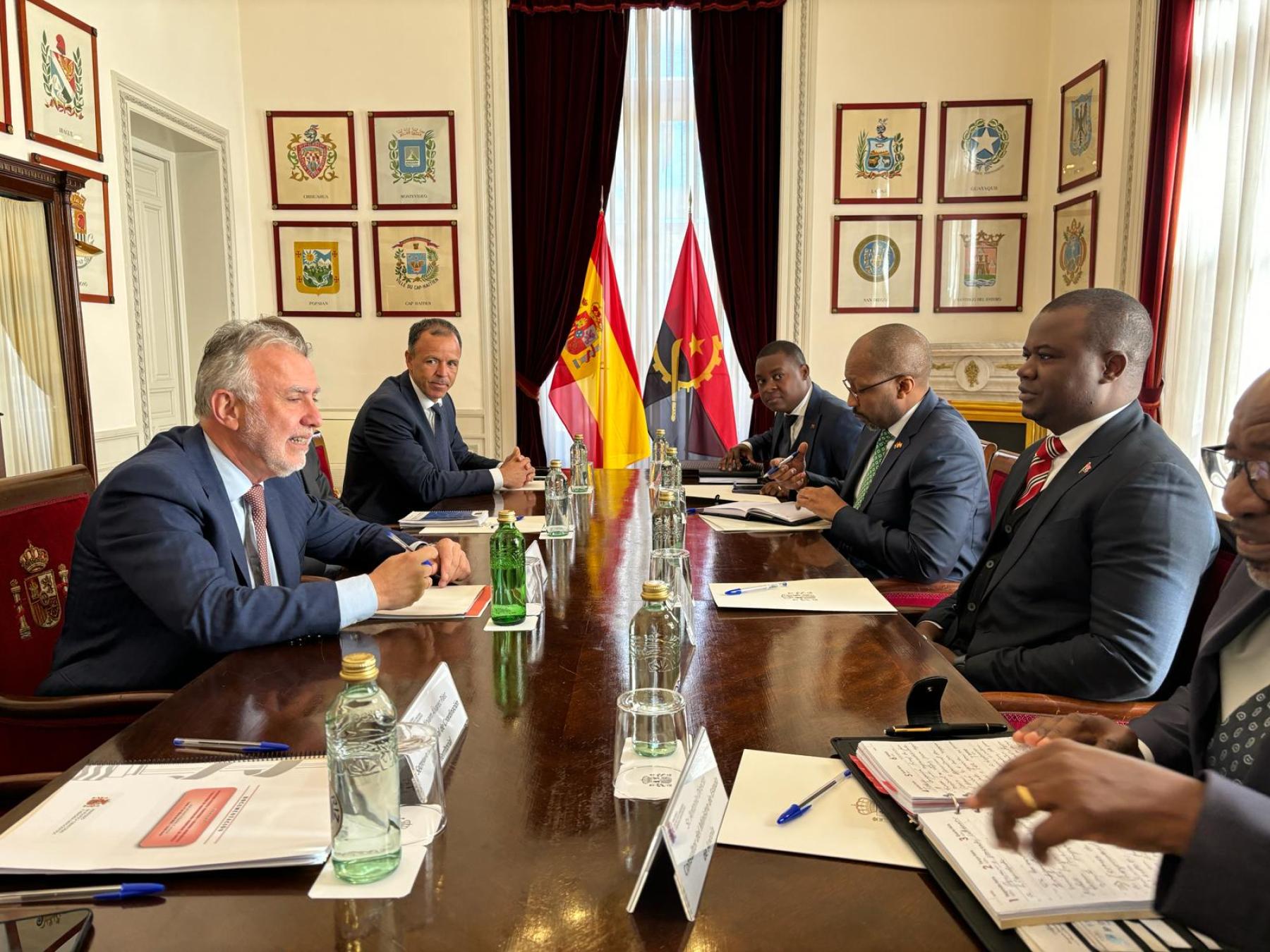 Torres se reúne con el ministro de Administración Territorial de Angola para intercambiar información sobre el proceso de descentralización del país africano